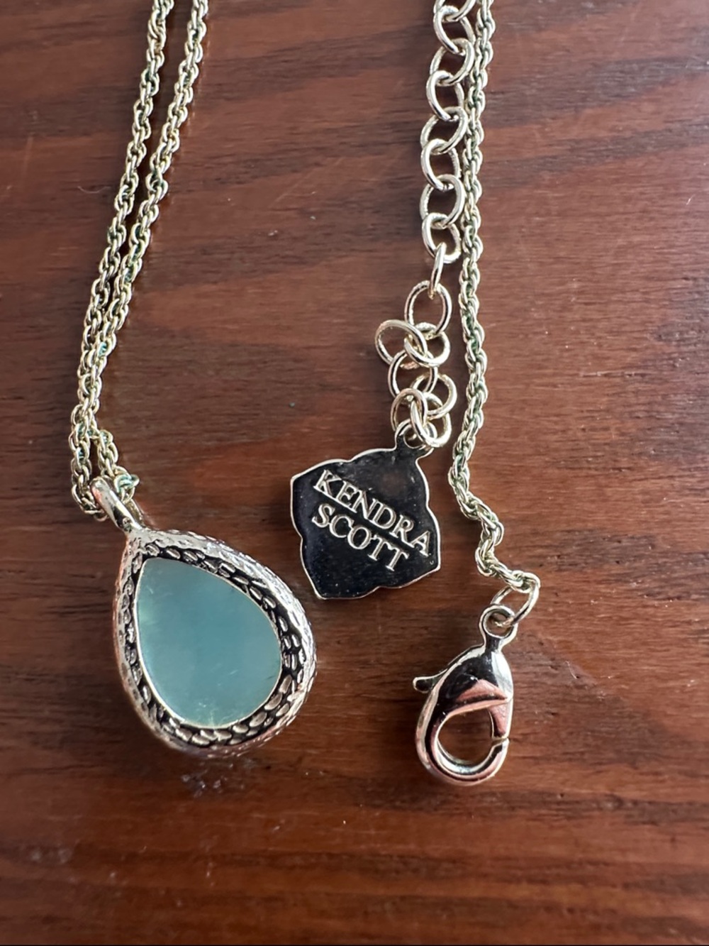 Kendra Scott Kiri Gold Necklace In Light green chalcedony tear drop teardrop - Picture 3 of 3